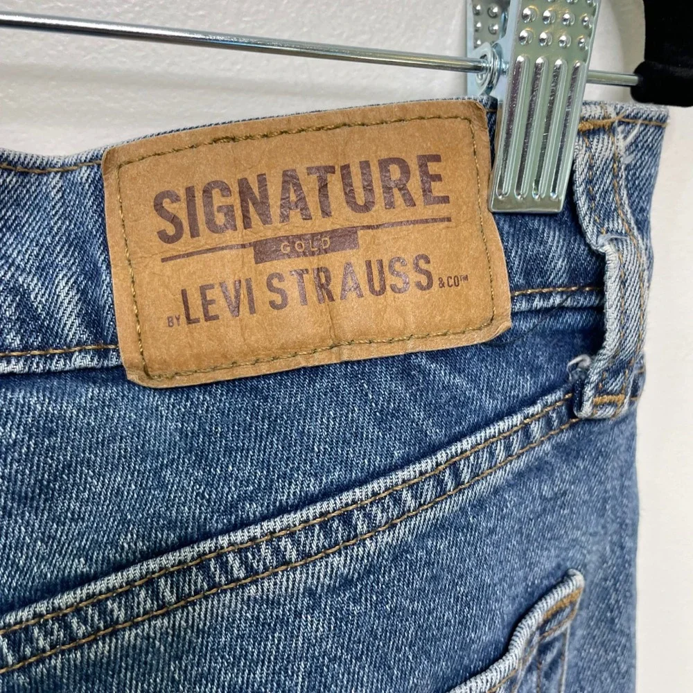 Signature Gold by Levi Strauss Mens Relaxed Fit Medium Wash Jeans W30 L30 Casual